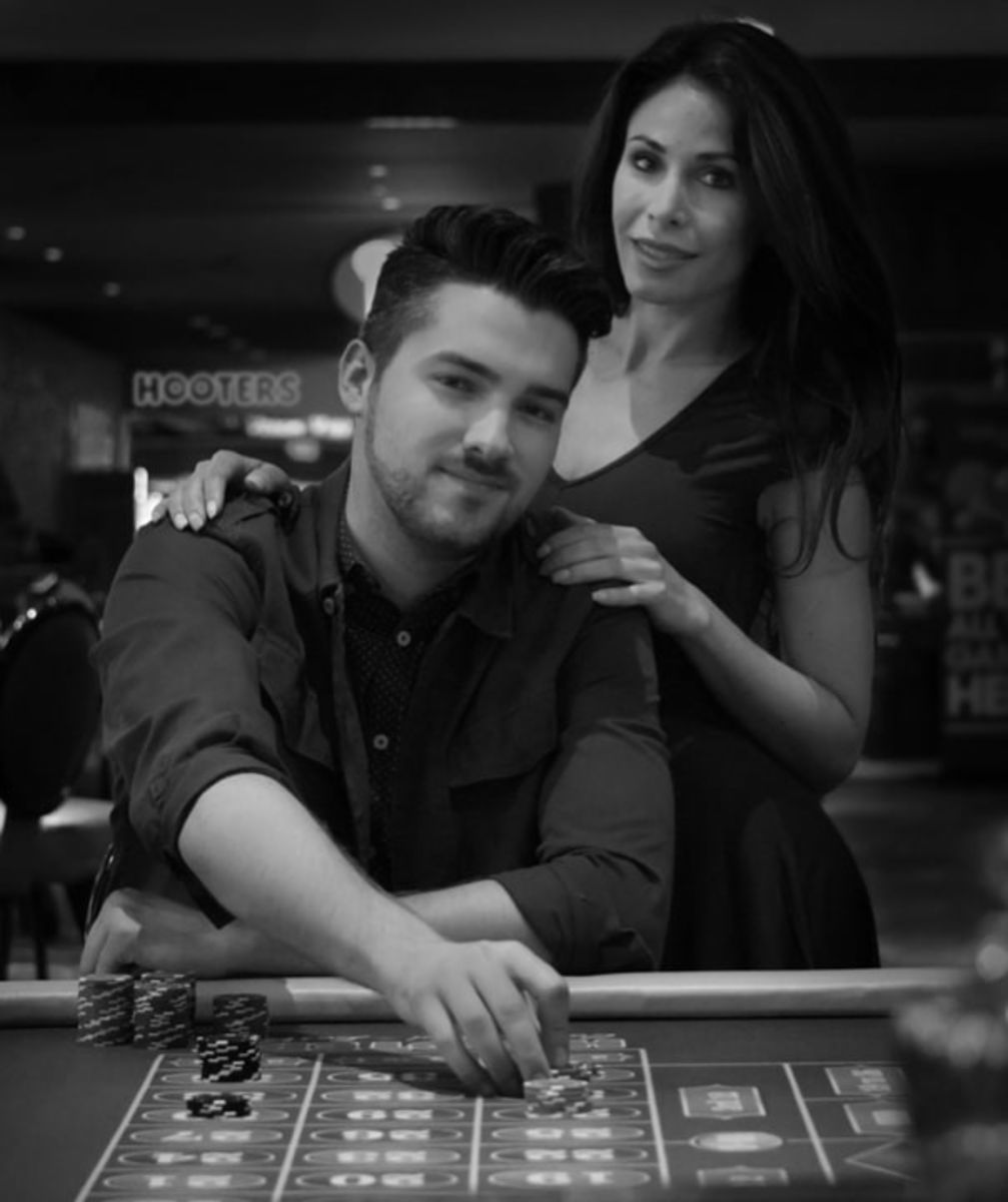 OYO Hotel & Casino Las Vegas couple at poker table